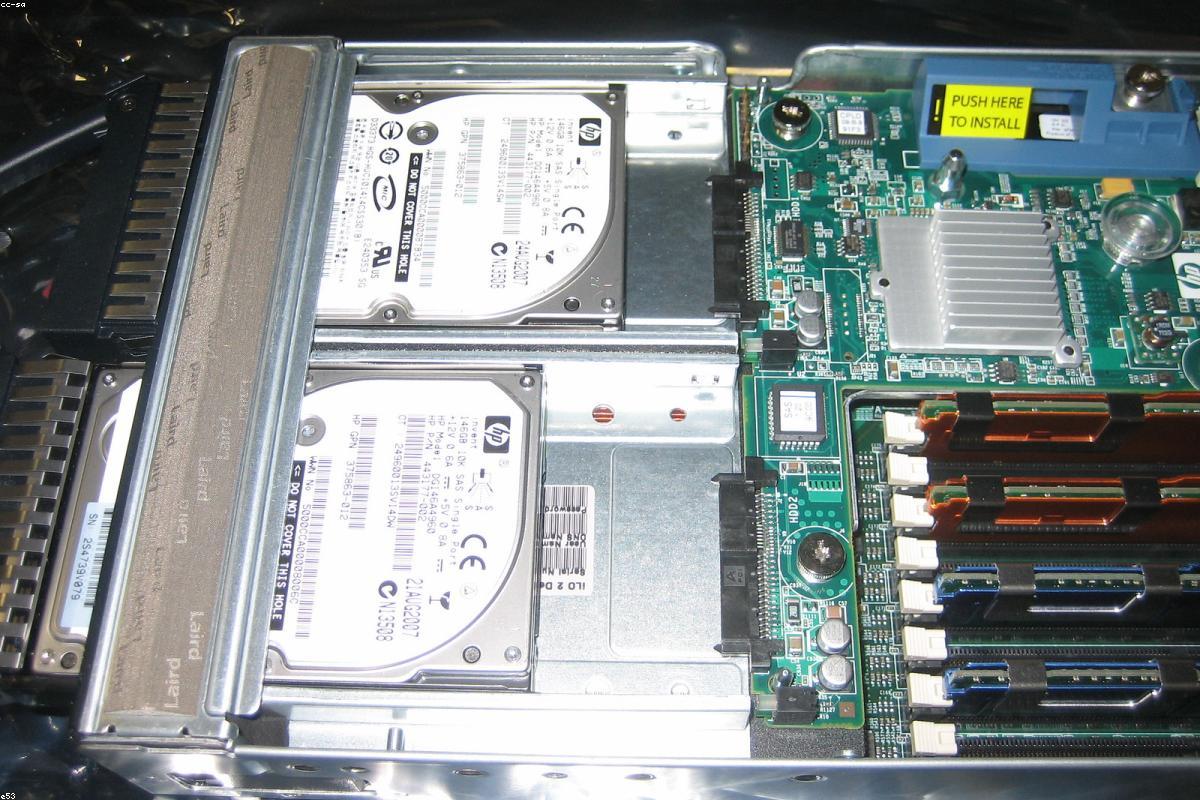 Datenfels Netzwerkspeicher N4 Pro mit vier Einschüben